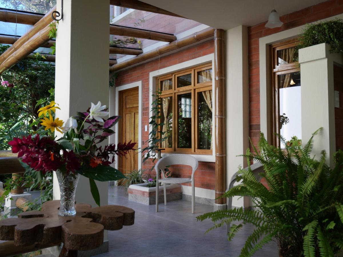 Casa Del Rio En Mindo Bed and Breakfast Exteriör bild