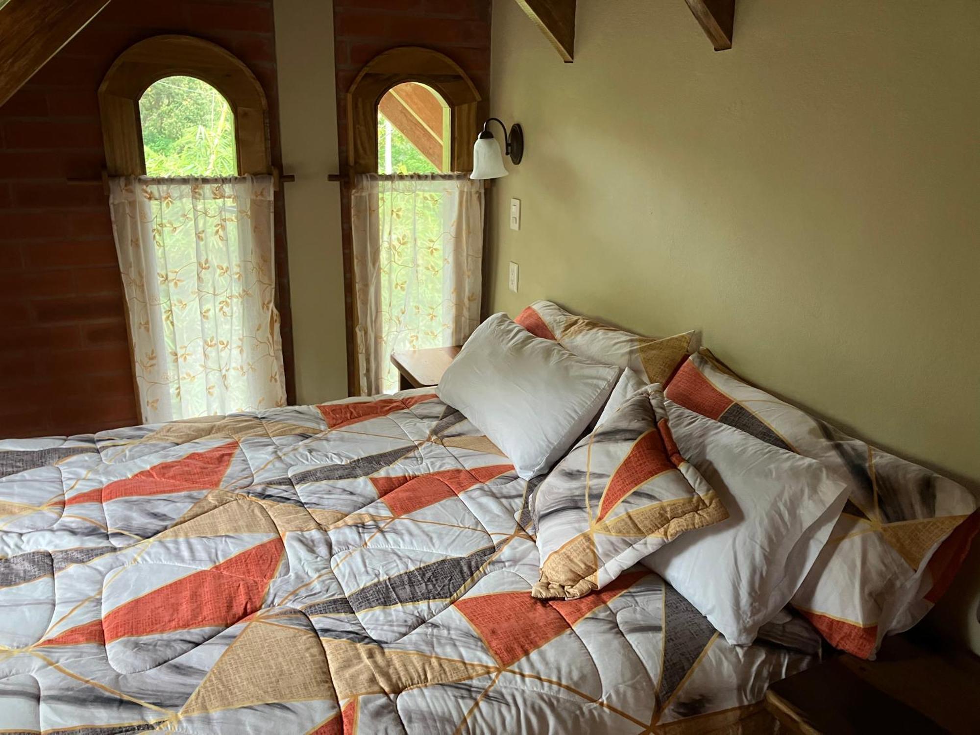 Casa Del Rio En Mindo Bed and Breakfast Exteriör bild